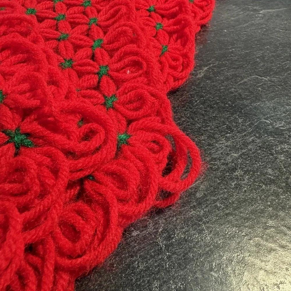 Vtg 4 Hand‎ Crocheted Star Red & Green Christmas Placemats & 2 Pot Holders